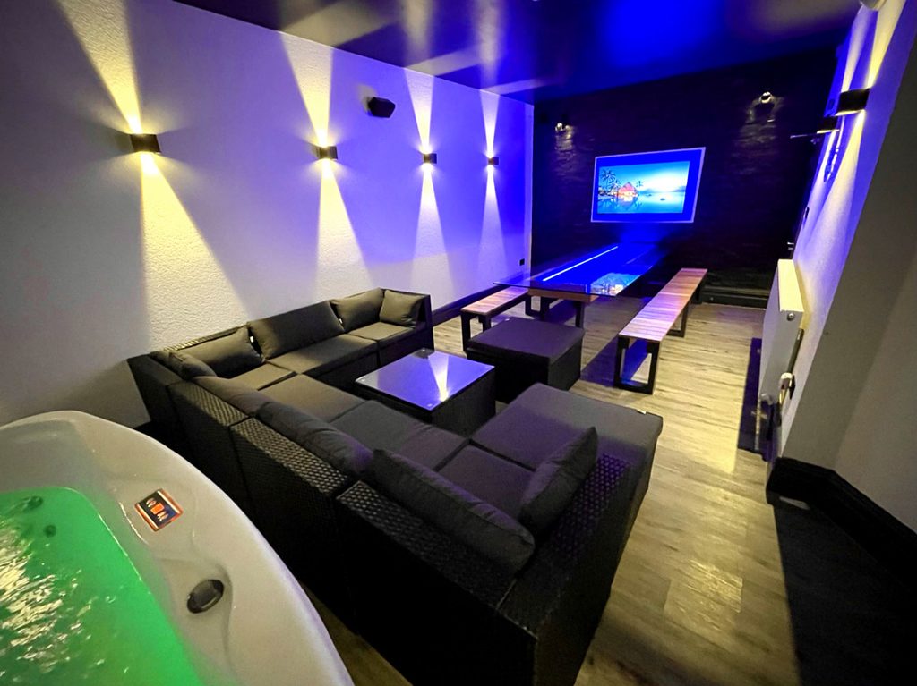 hot tub chillout area10
