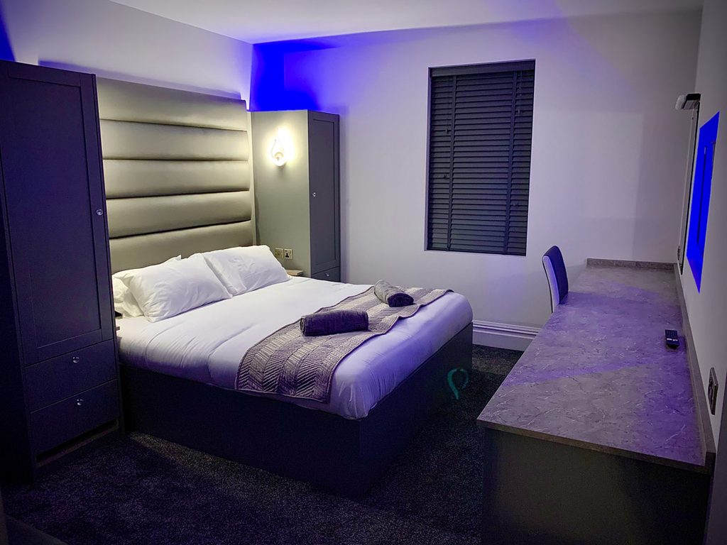 middle back bedroom